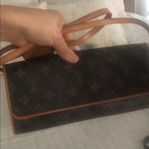 Louis Vuitton Clutch 💯 Authentic